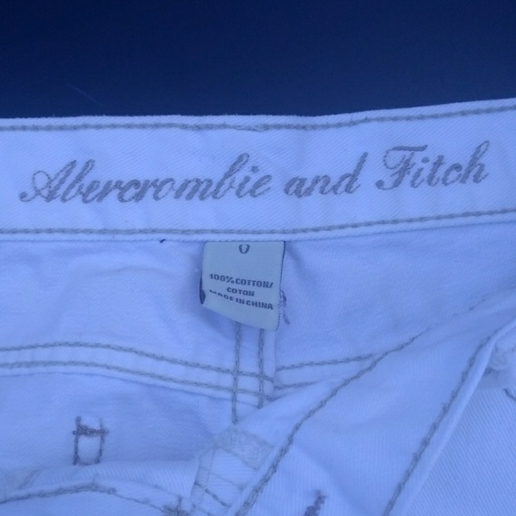 Abercrombie Frayed White Denim Shorts 🌴 - Picture 4 of 4